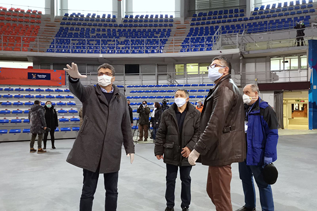 Први снимци из хале Чаир у Нишу: Кинески стручњаци надгледају опремање смештаја за оболеле од короне (ФОТО+ВИДЕО)